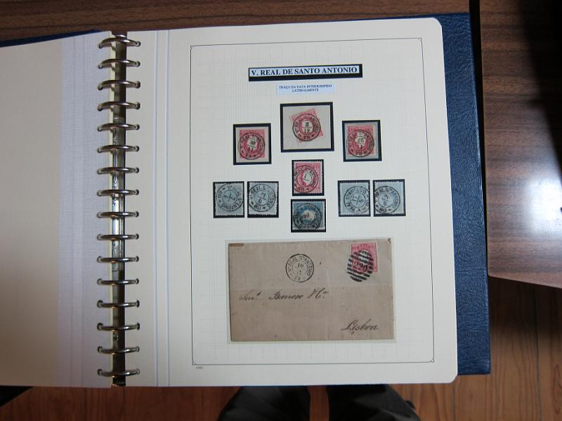 0019 (225).JPG -     Lote:    19      Marcofilia      Lotes Especiais       Descrição:         Portugal. Colecção especializada de carimbos de duplo círculo, tipo 1852, montada em 4 álbuns Lindner, com selos de diversas emissões e cartas, com estudo minucioso de cada marca. Lote a ver.         Lote       Valor Base:     &euro; 2.500,00     Valor Venda:     Retirado     